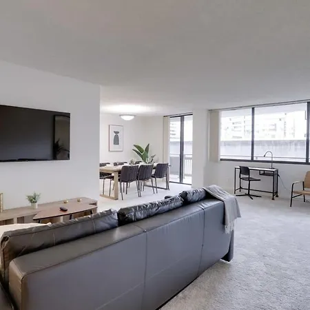 Apartment Near To Metro Station At Crystal City